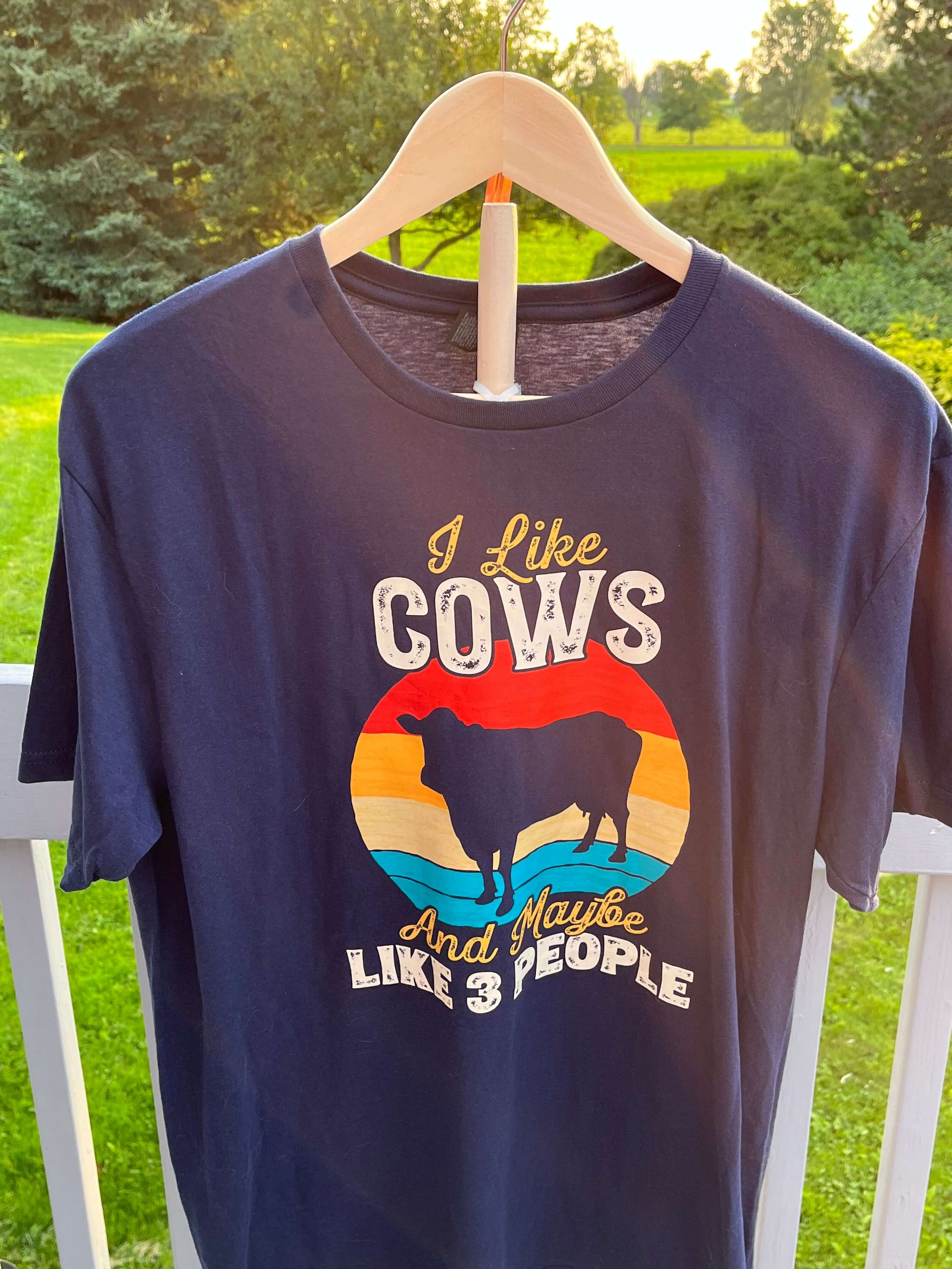 I Like Cows and Maybe 3 People T-shirt unisex